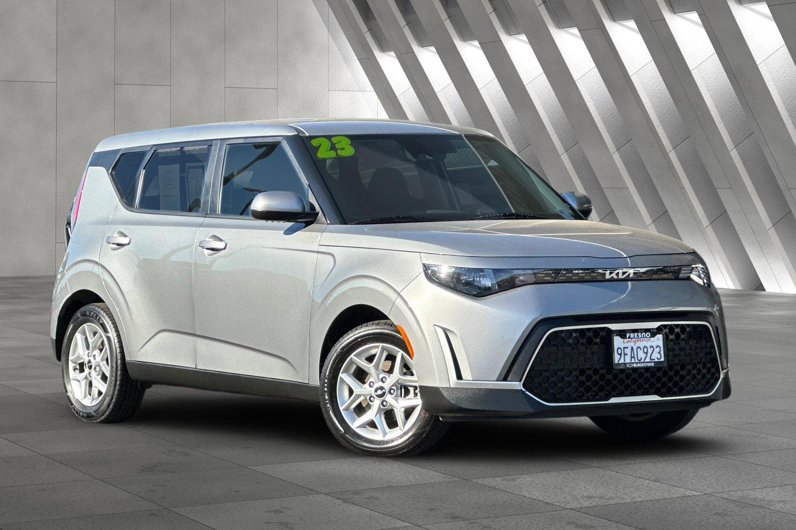 2023 Kia Soul LX's photo