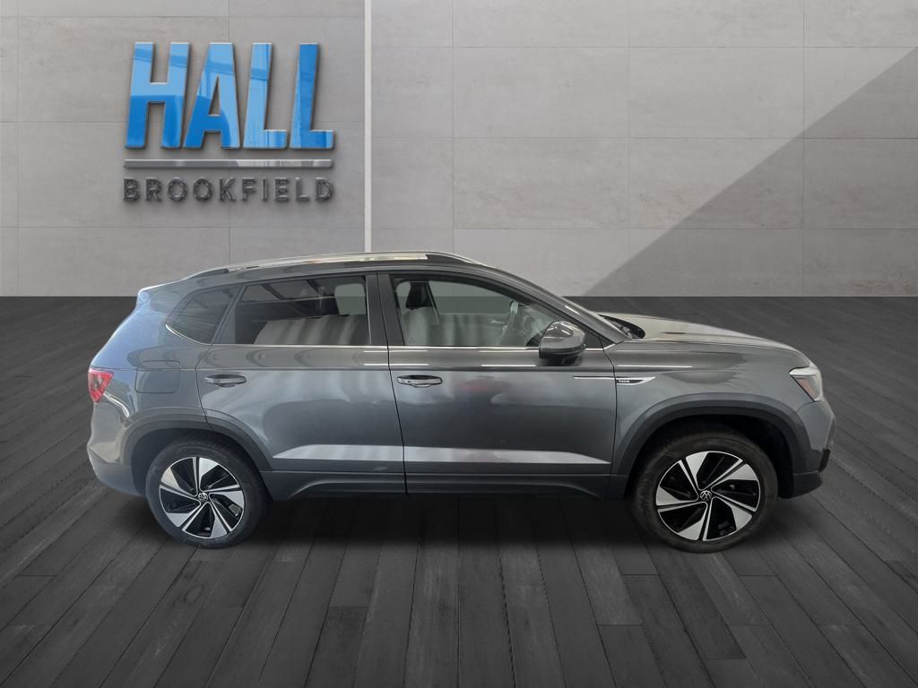 2024 Volkswagen Taos SE photo 6