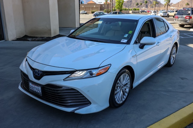 2018 Toyota Camry Hybrid XLE photo 6