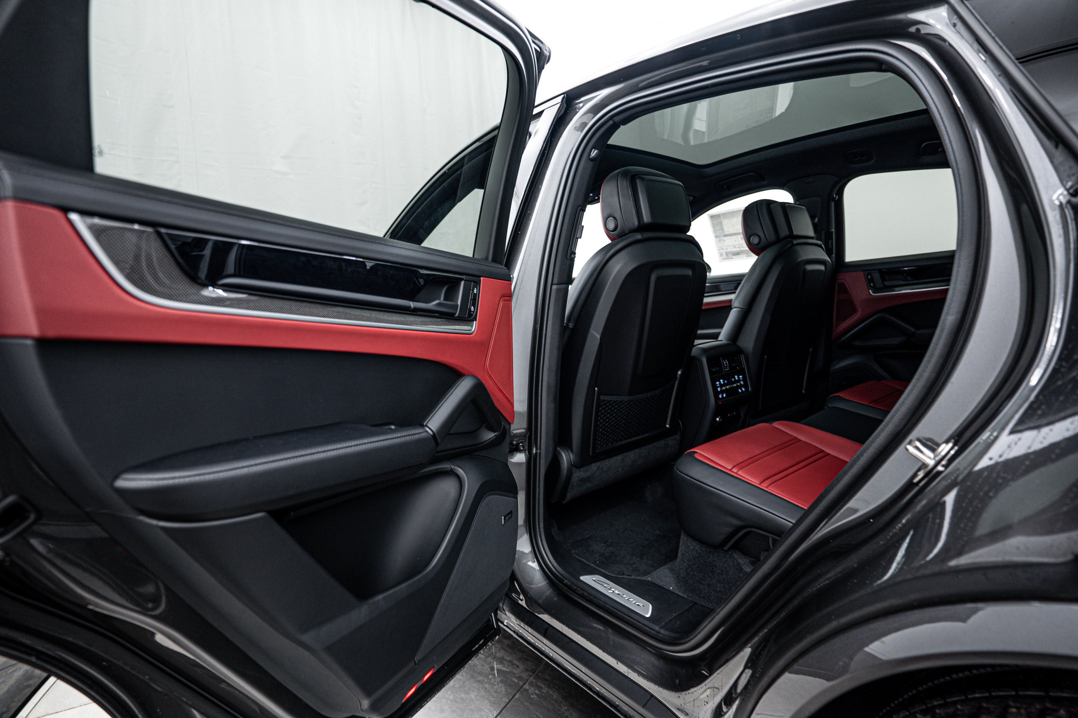 2026 Porsche Cayenne S Coupe photo 13