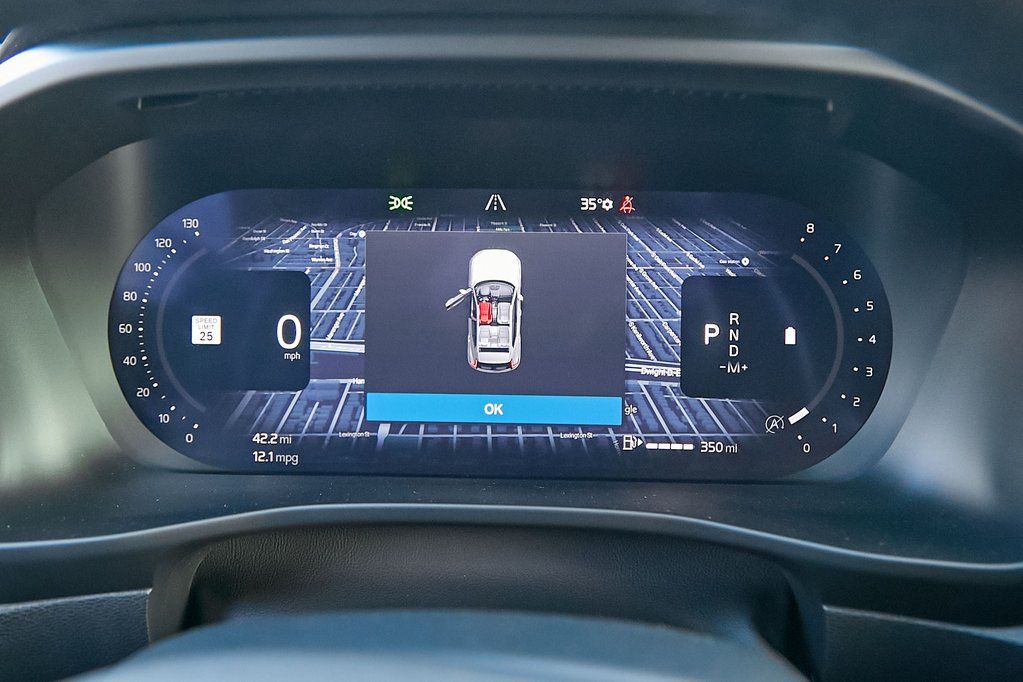 2026 VOLVO XC40 - Image 13