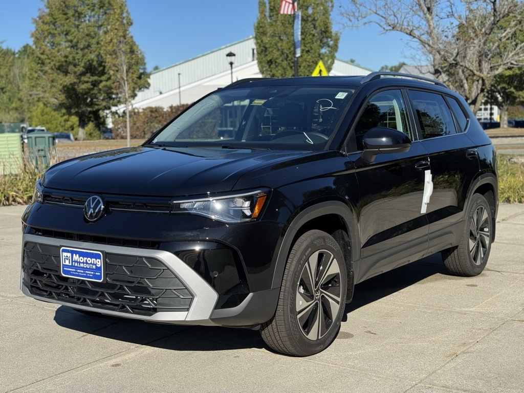 2025 Volkswagen Taos SE photo 2