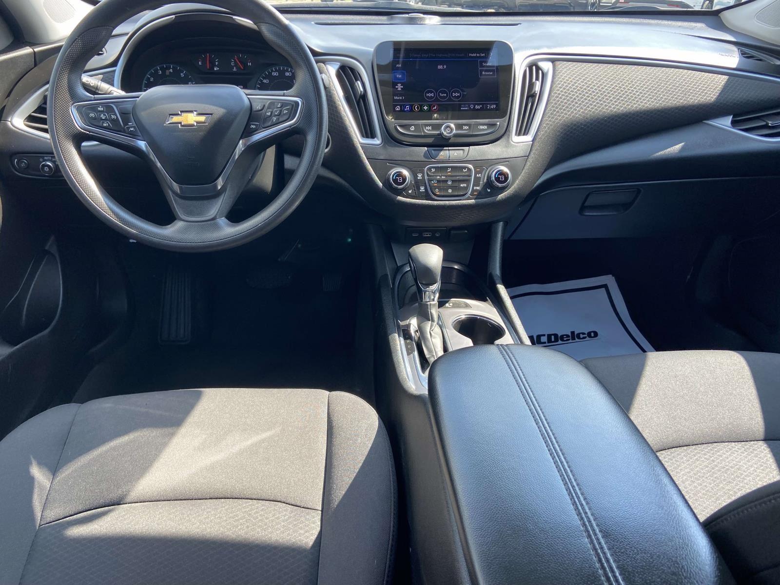 2023 Chevrolet Malibu 1LT photo 2