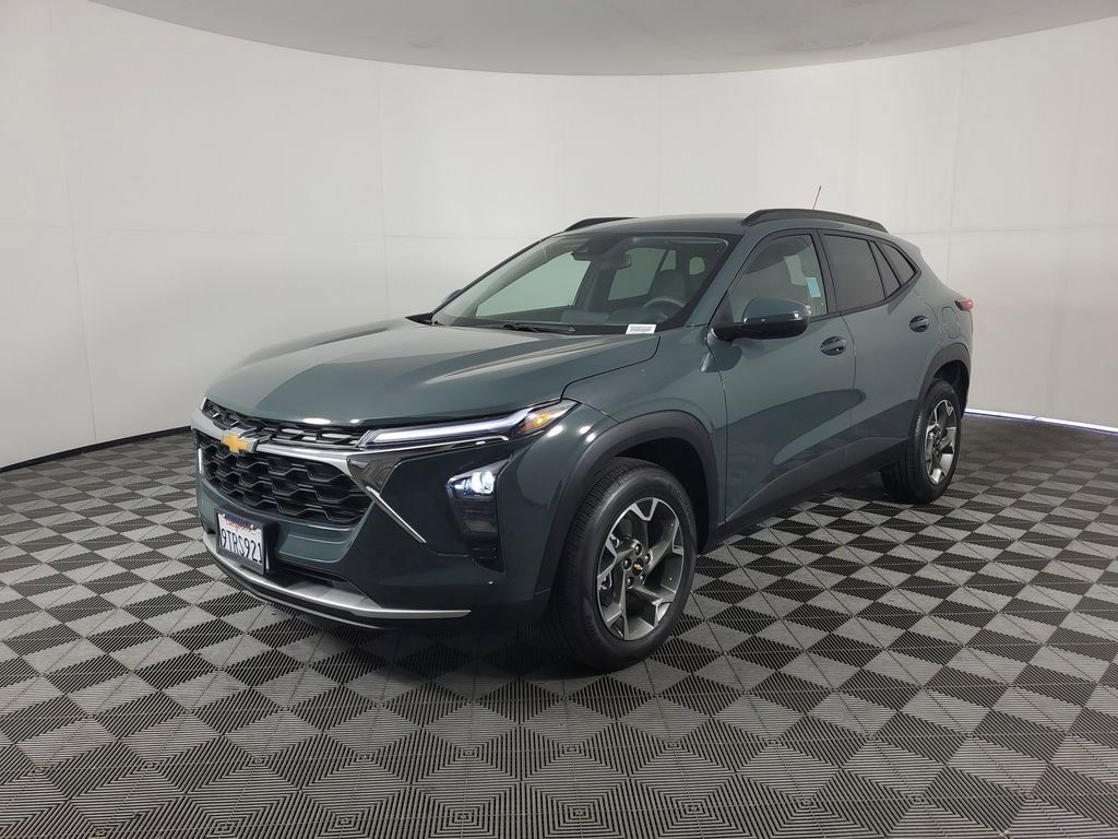 2025 Chevrolet Trax LT photo 6