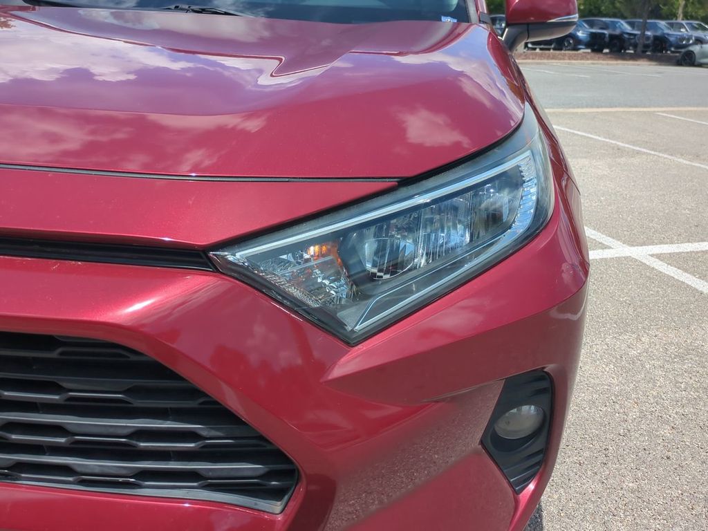 2019 Toyota RAV4 XLE Premium photo 10