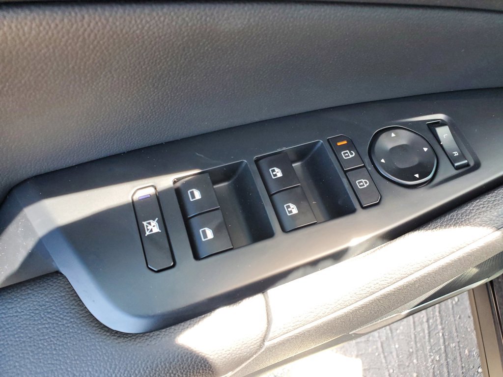 2026 Kia Sportage EX photo 13