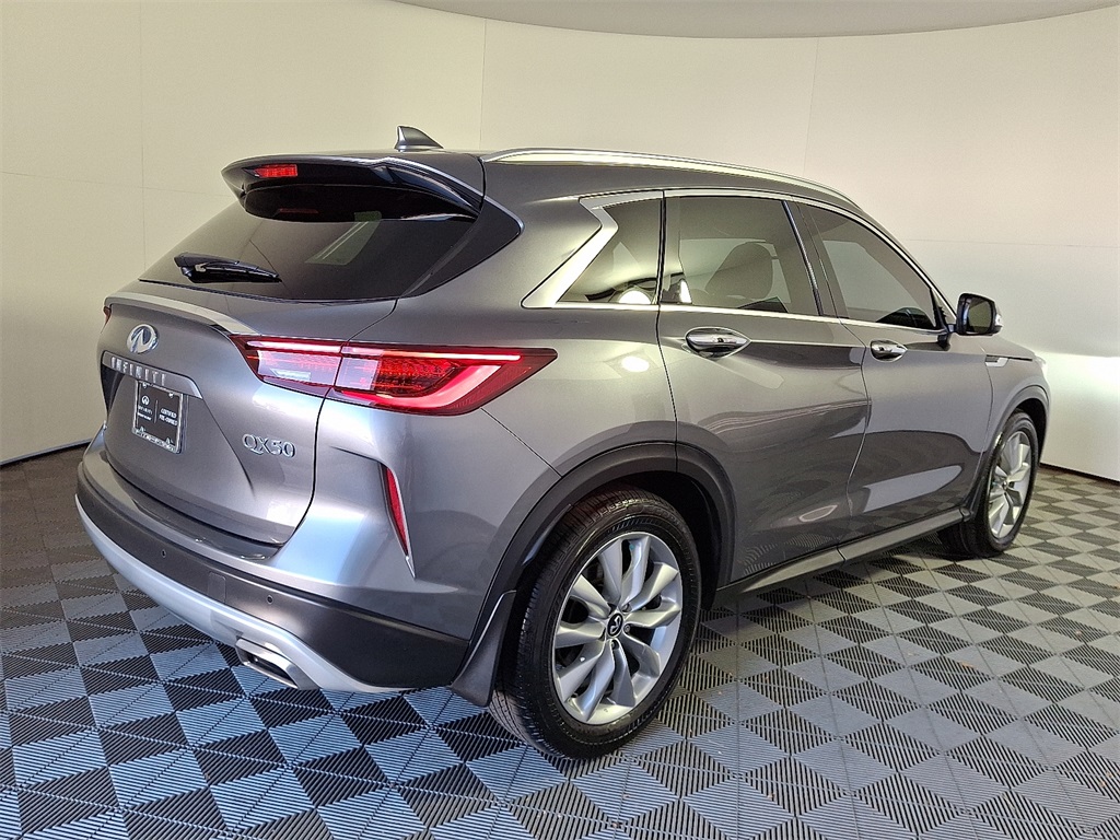 2022 Infiniti QX50 Essential photo 4