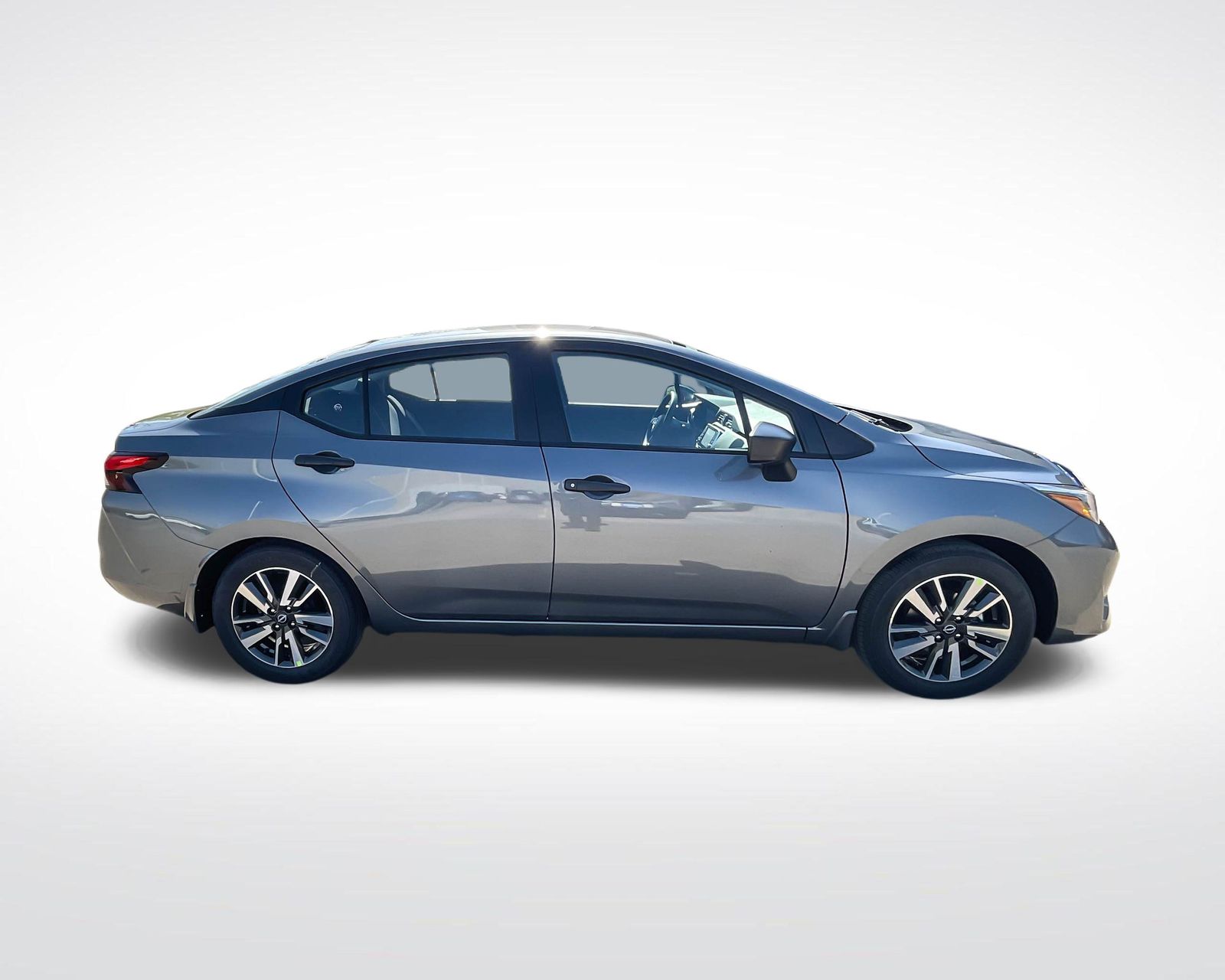 2025 Nissan Versa 1.6 S photo 4