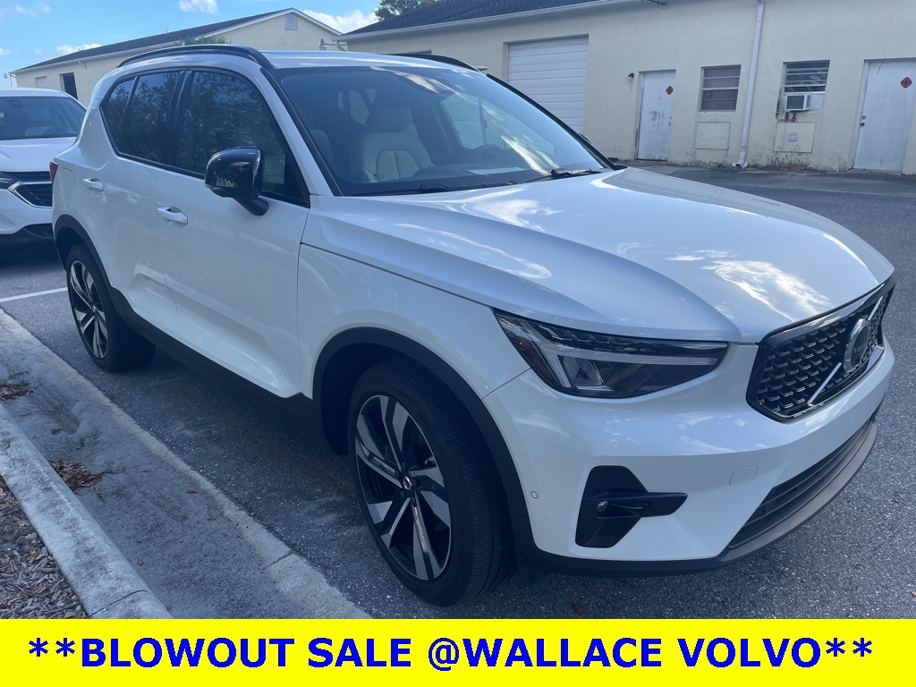 2023 Volvo XC40 Plus photo 3