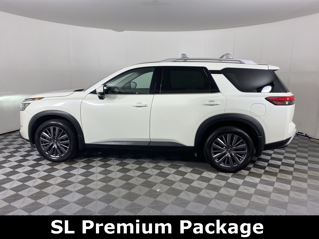 2024 Nissan Pathfinder SL photo 3