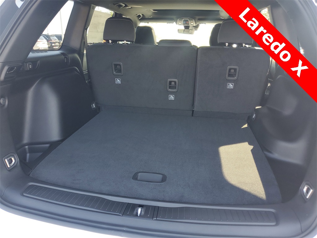 2025 Jeep Grand Cherokee Laredo X photo 4