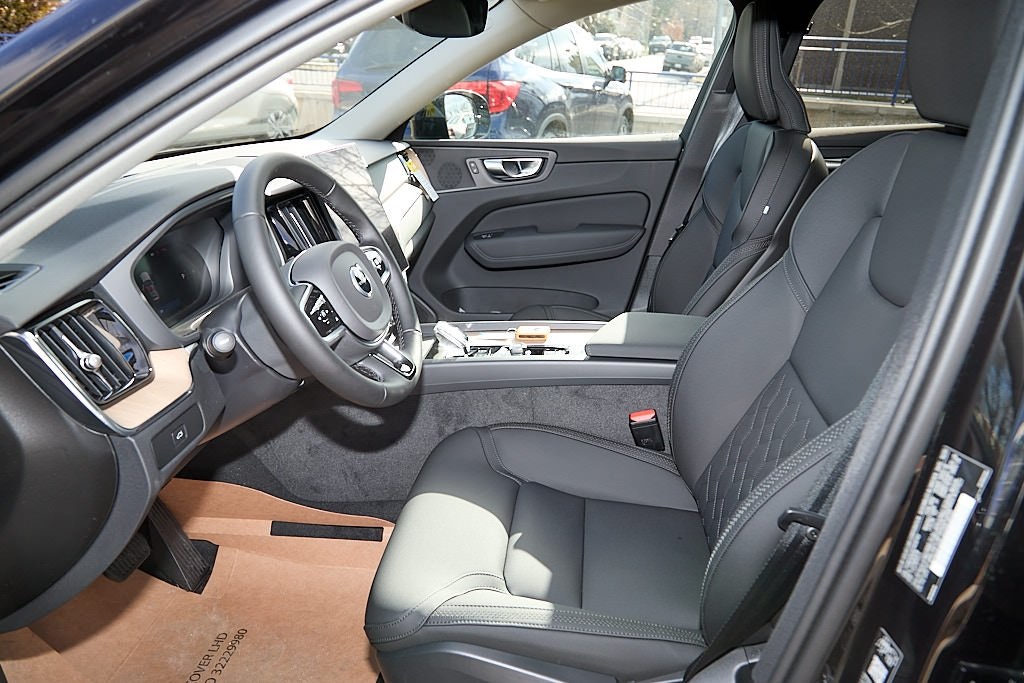 2026 VOLVO XC60 - Image 13