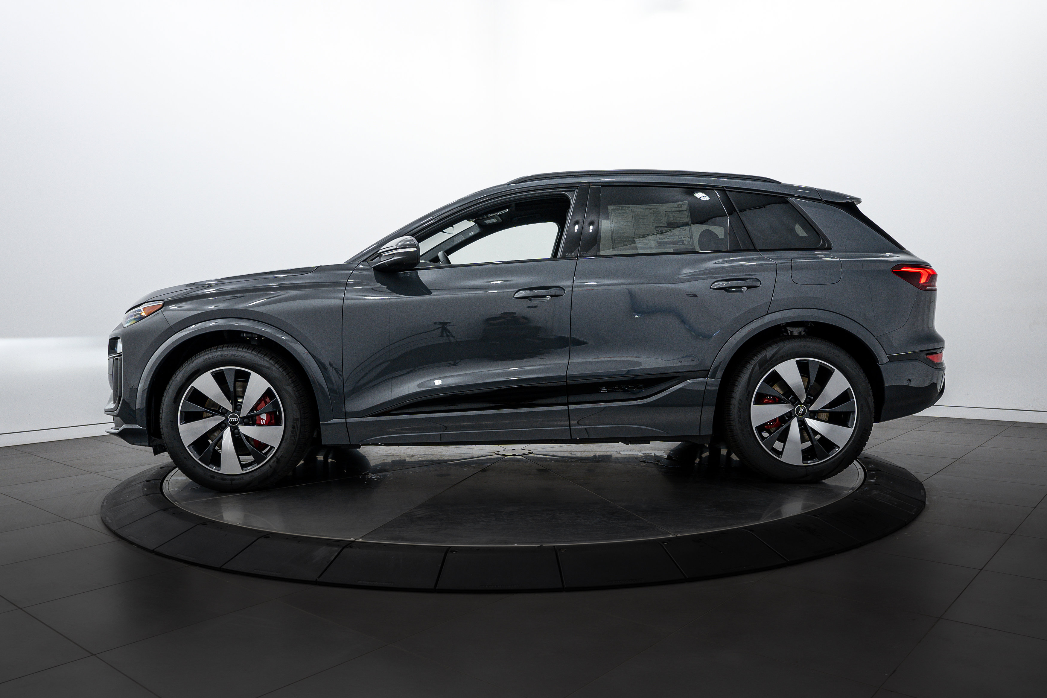 2025 Audi SQ6 photo 7