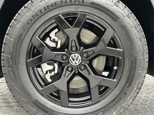2025 Volkswagen Atlas Peak Edition SE photo 2