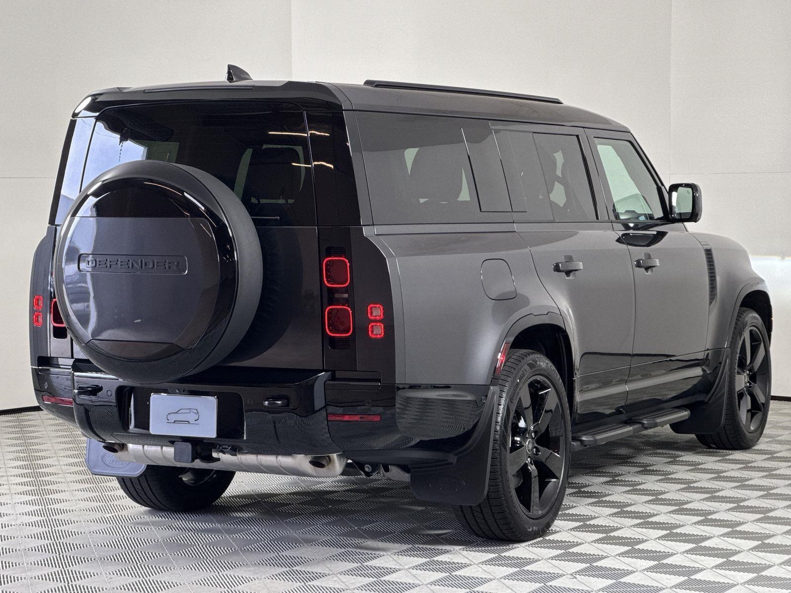 2025 Land Rover Defender 130 X-Dynamic SE photo 5