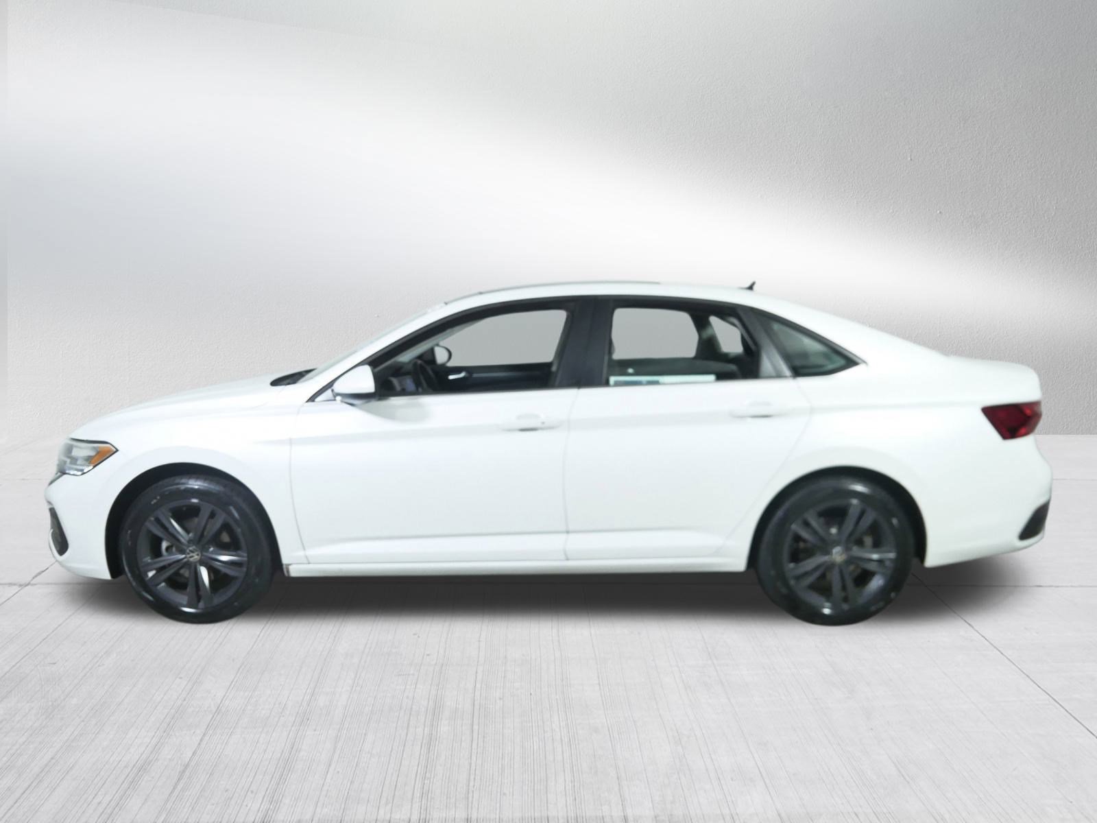 2022 Volkswagen Jetta SE photo 4