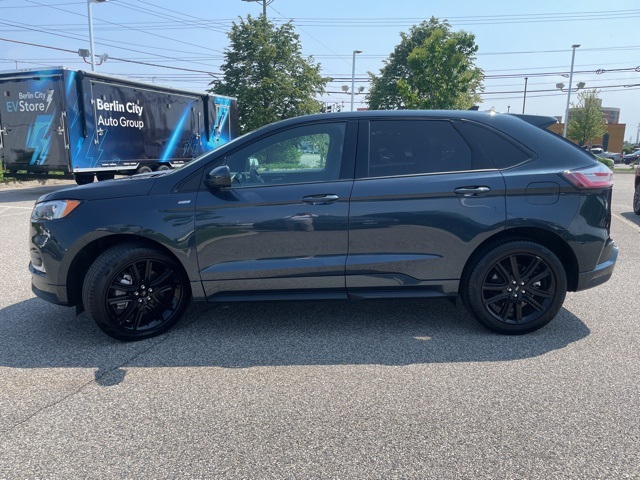 2022 Ford Edge ST photo 4