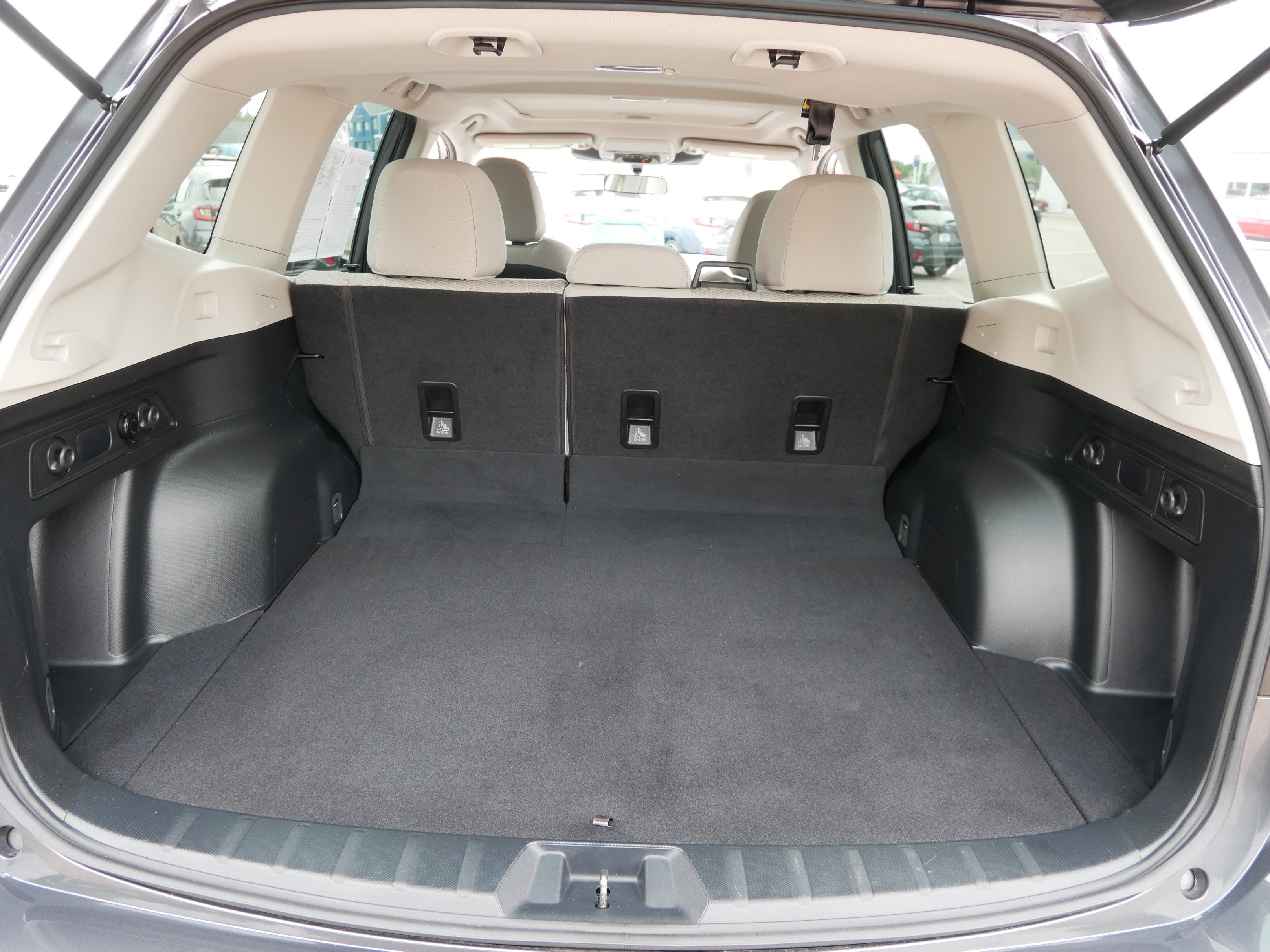 2022 Subaru Forester Premium photo 17
