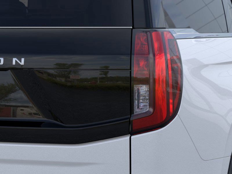 2025 Ford Expedition photo 4