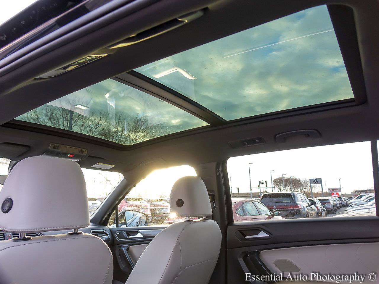 2021 VOLKSWAGEN TIGUAN - Image 10