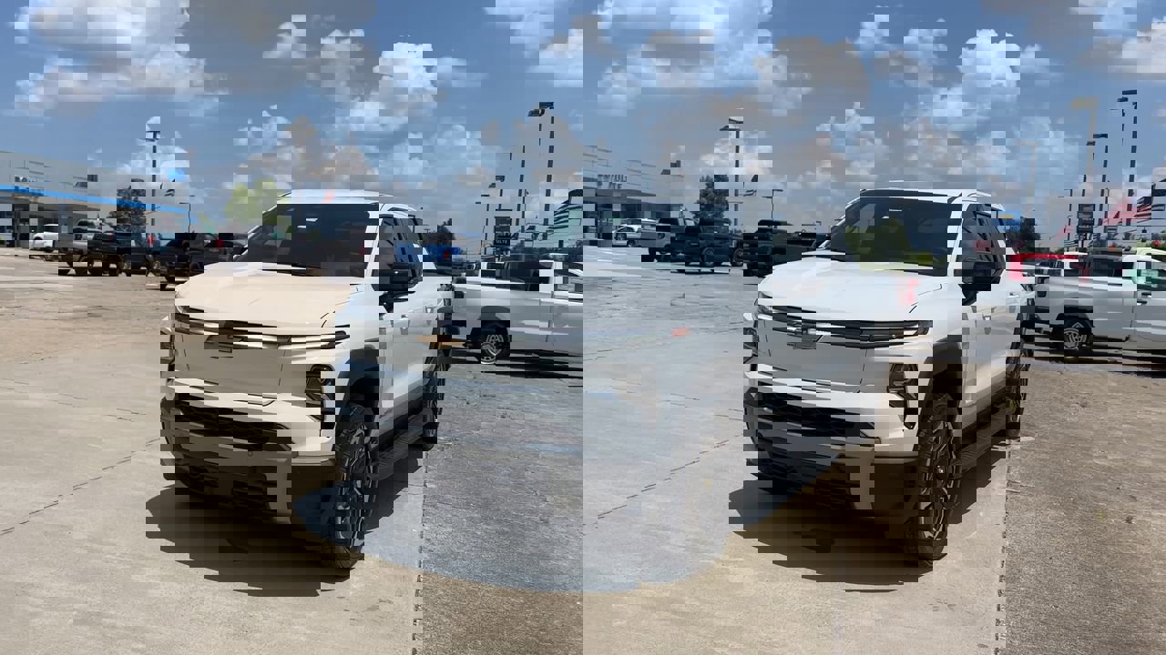 2026 Chevrolet Silverado EV LT photo 3