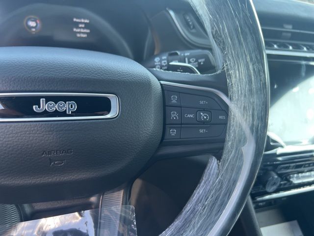 2025 Jeep Grand Cherokee Laredo Altitude photo 6