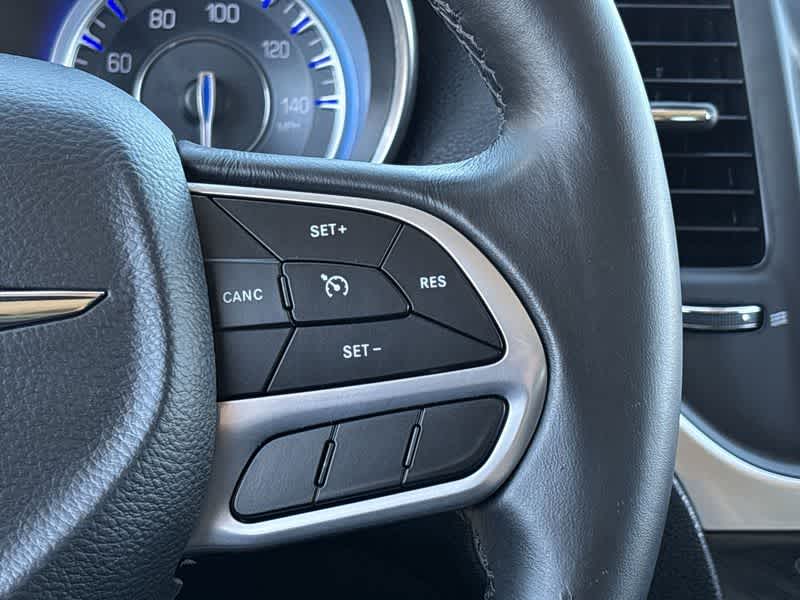 2020 Chrysler 300 Touring photo 24