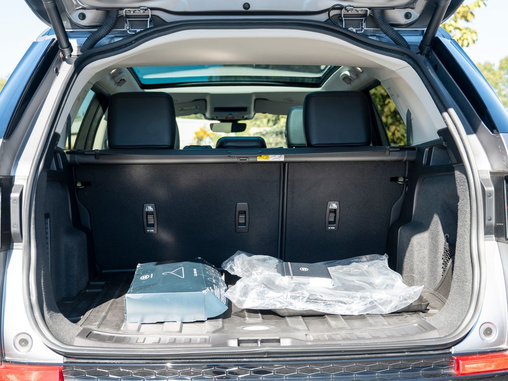 2024 Land Rover Discovery Sport S photo 29