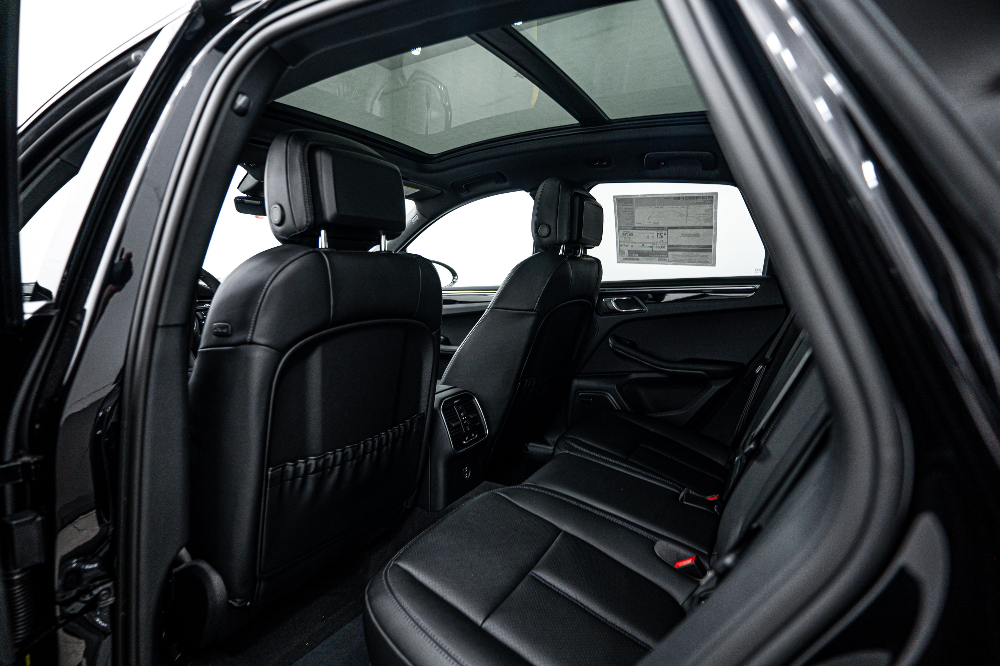 2025 Porsche Macan Base photo 14