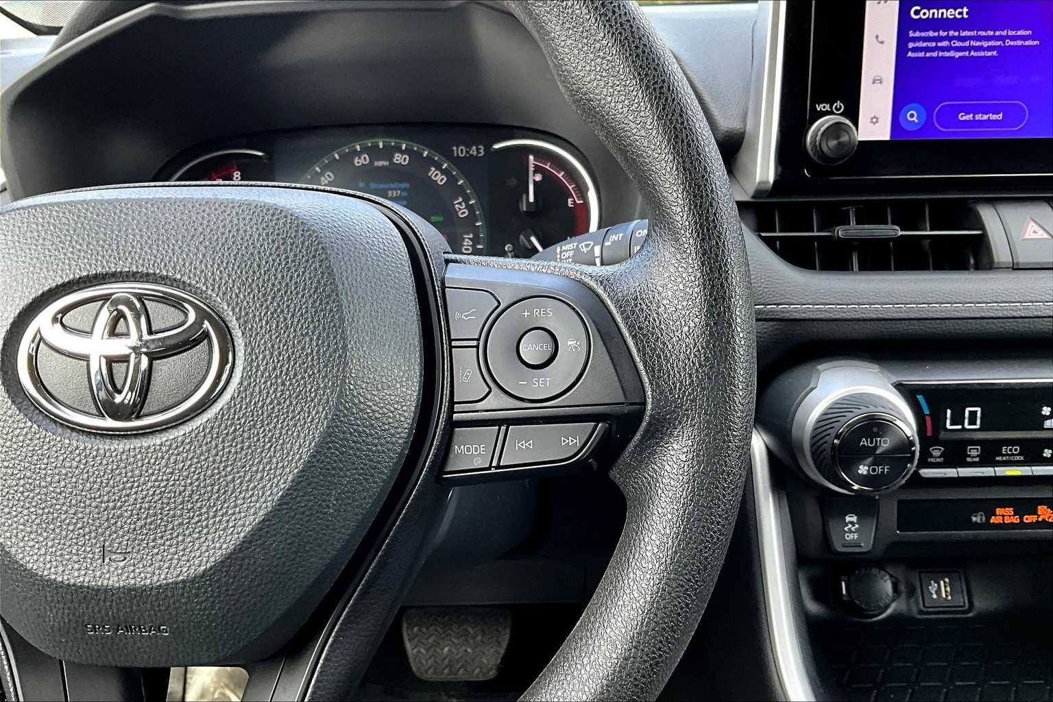 2025 Toyota RAV4 XLE photo 23