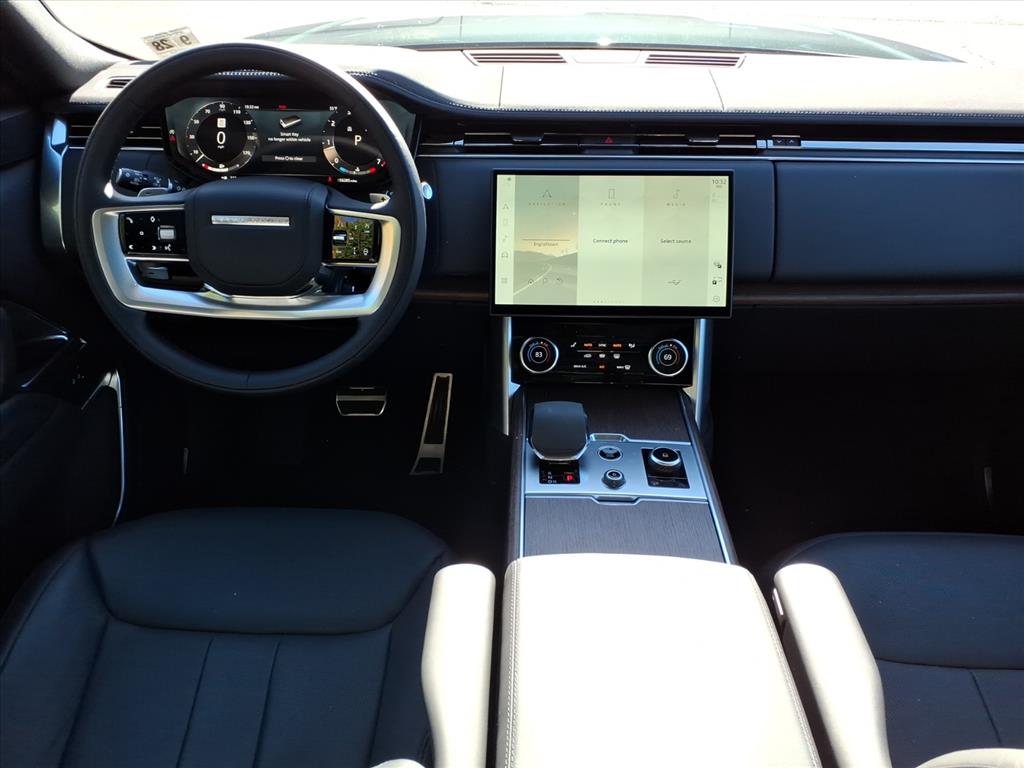 2023 Land Rover Range Rover SE photo 4