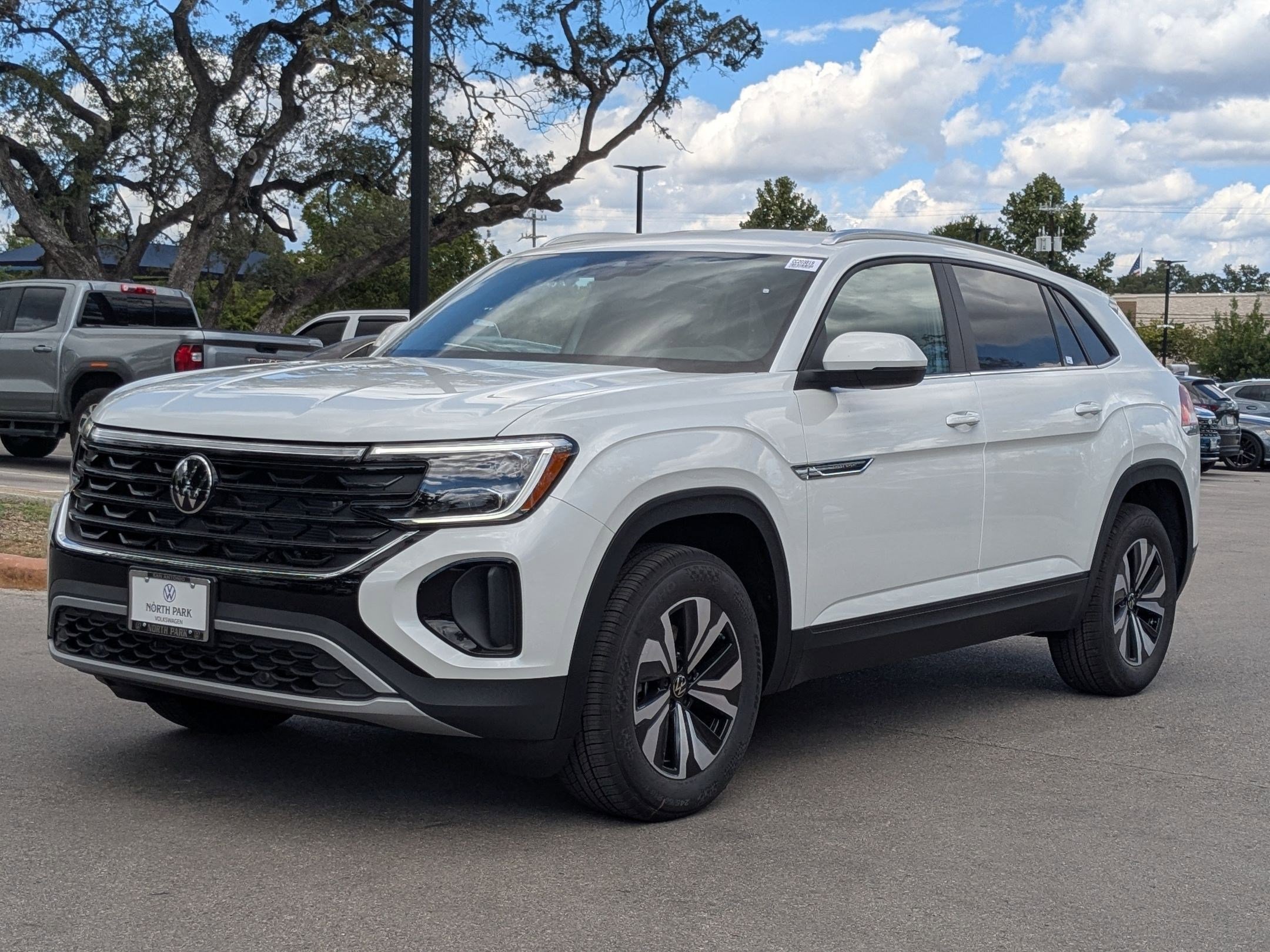 2026 Volkswagen Atlas Cross Sport SE photo 2