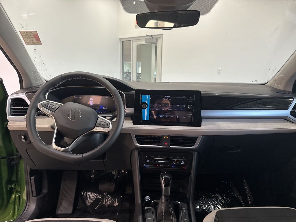 2025 Volkswagen Taos SE photo 11