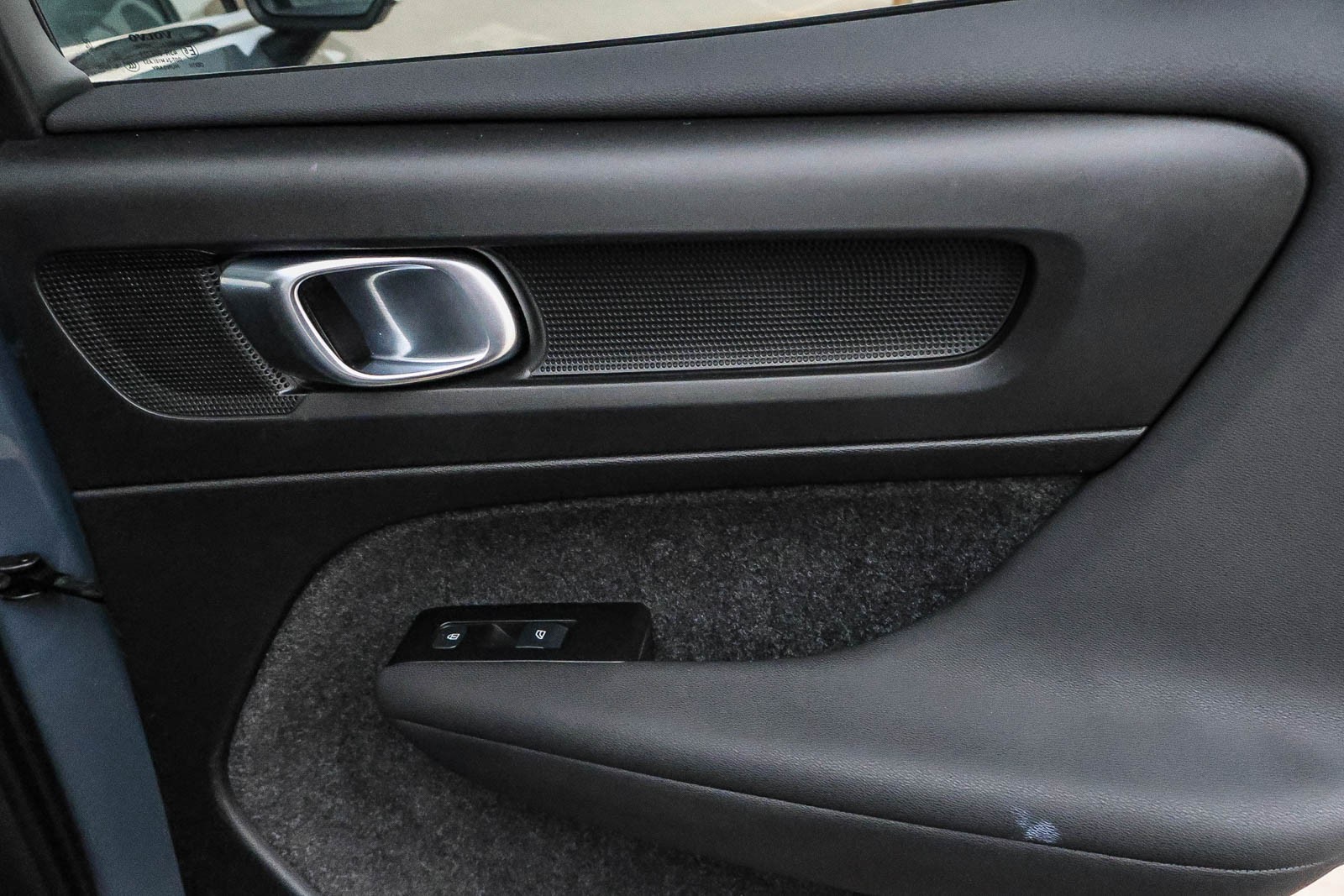 2022 Volvo XC40 R-Design photo 36