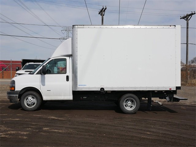 2024 Chevrolet Express Cutaway 3500 photo 3