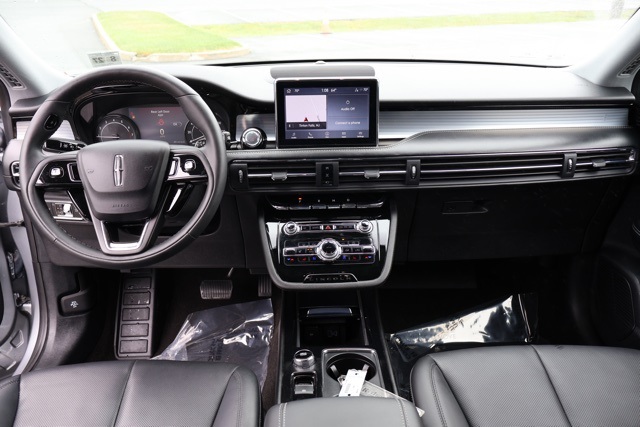 2022 Lincoln Corsair Standard photo 18