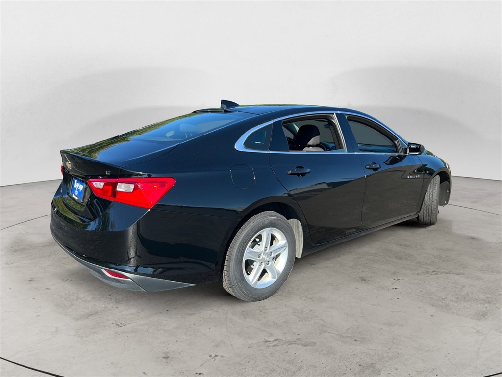2023 Chevrolet Malibu 1LT photo 2