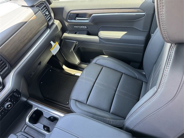 2025 Chevrolet Silverado 1500 High Country photo 17