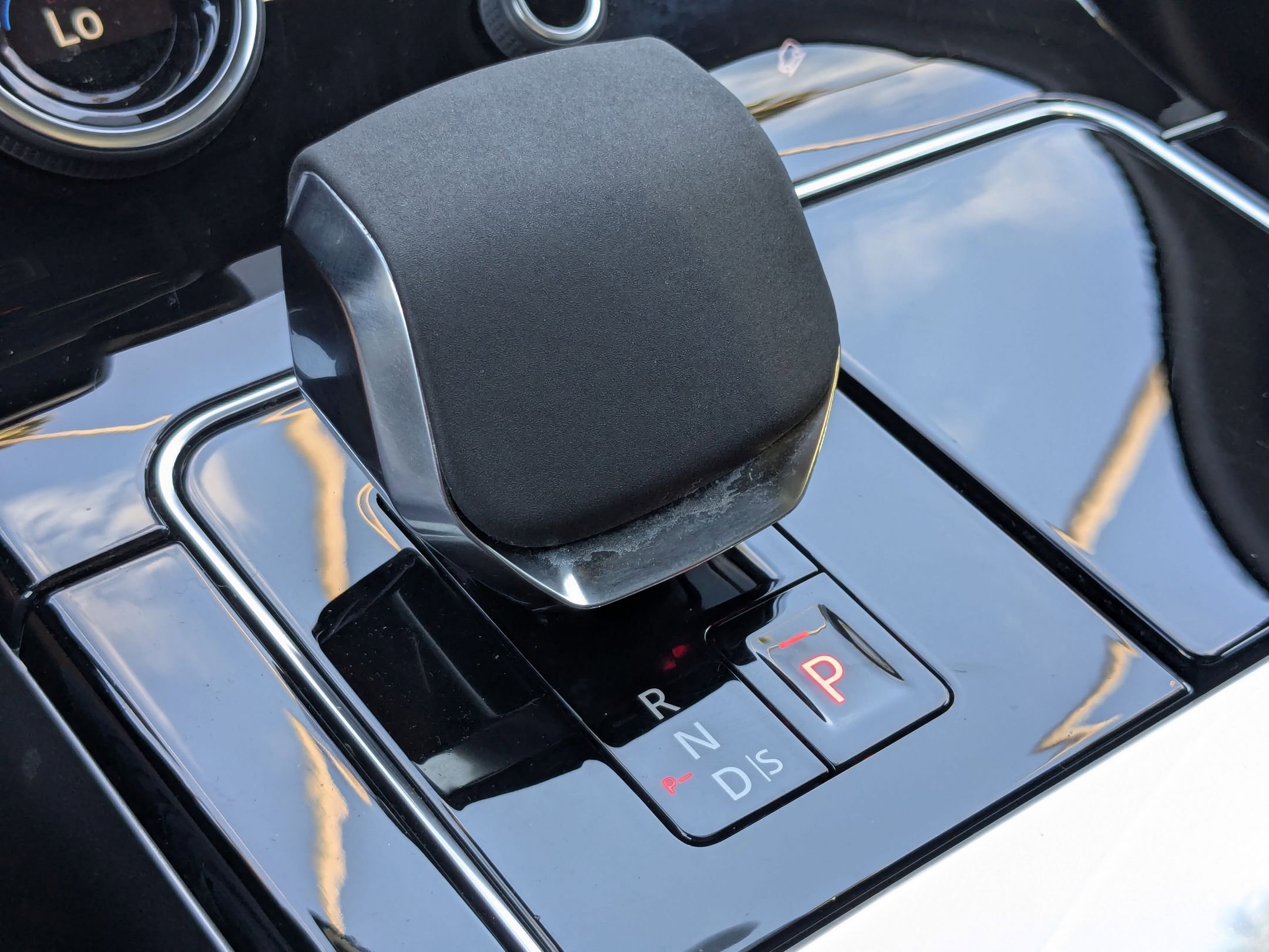 2023 Land Rover Range Rover Velar R-Dynamic S photo 12