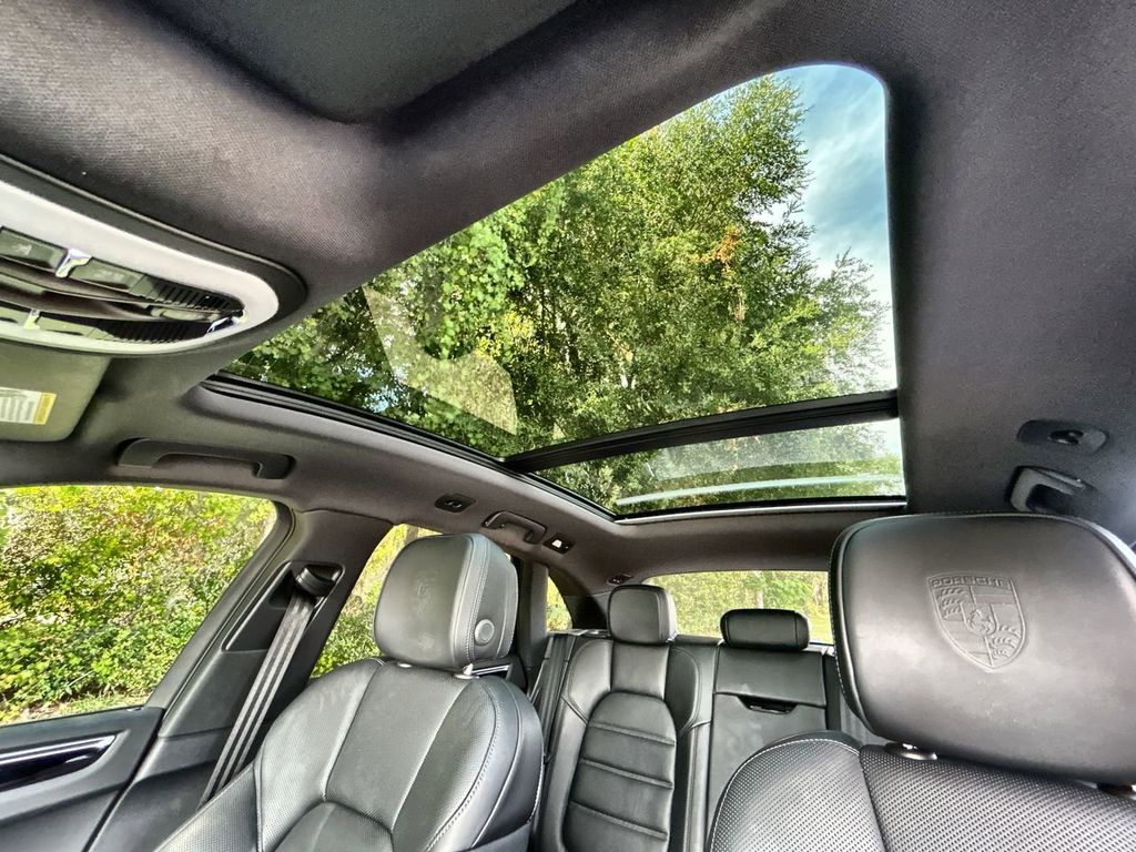 2024 Porsche Macan Base photo 26