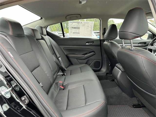 2025 Nissan Altima SR photo 11