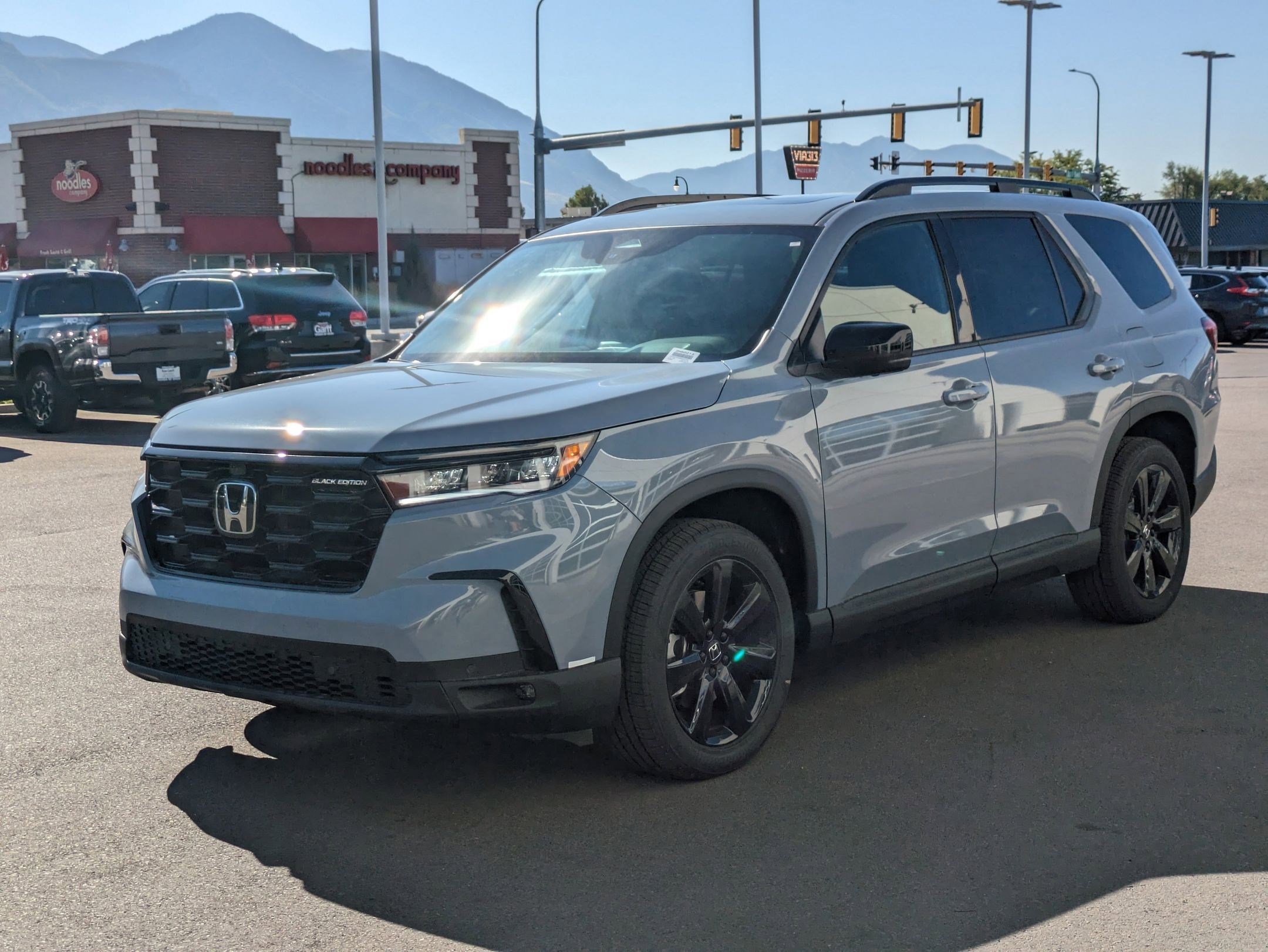 2025 Honda Pilot Black Edition photo 4