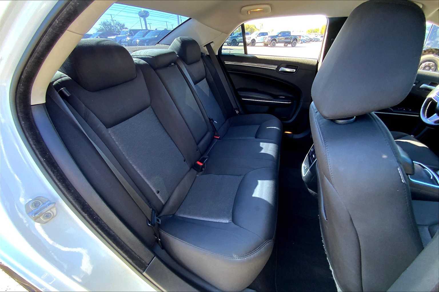 2021 Chrysler 300 Touring Limited photo 17