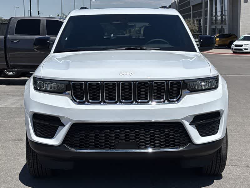 2025 Jeep Grand Cherokee Laredo X photo 3