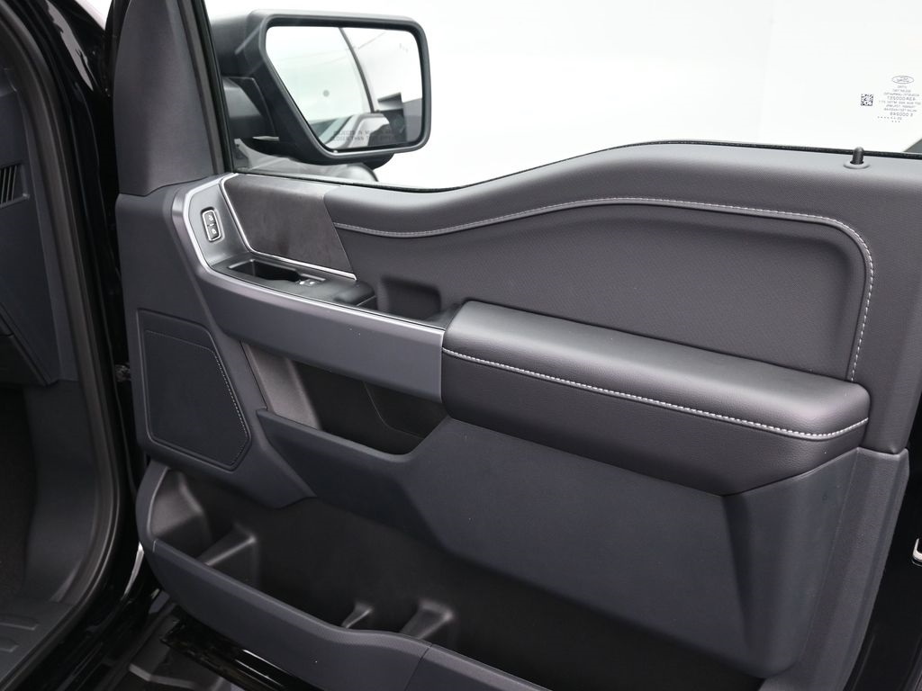 2025 Ford F-150 XLT photo 13
