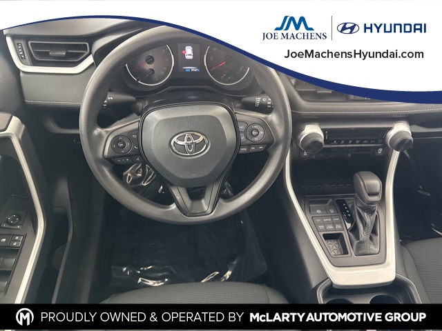 2021 Toyota RAV4 LE photo 20
