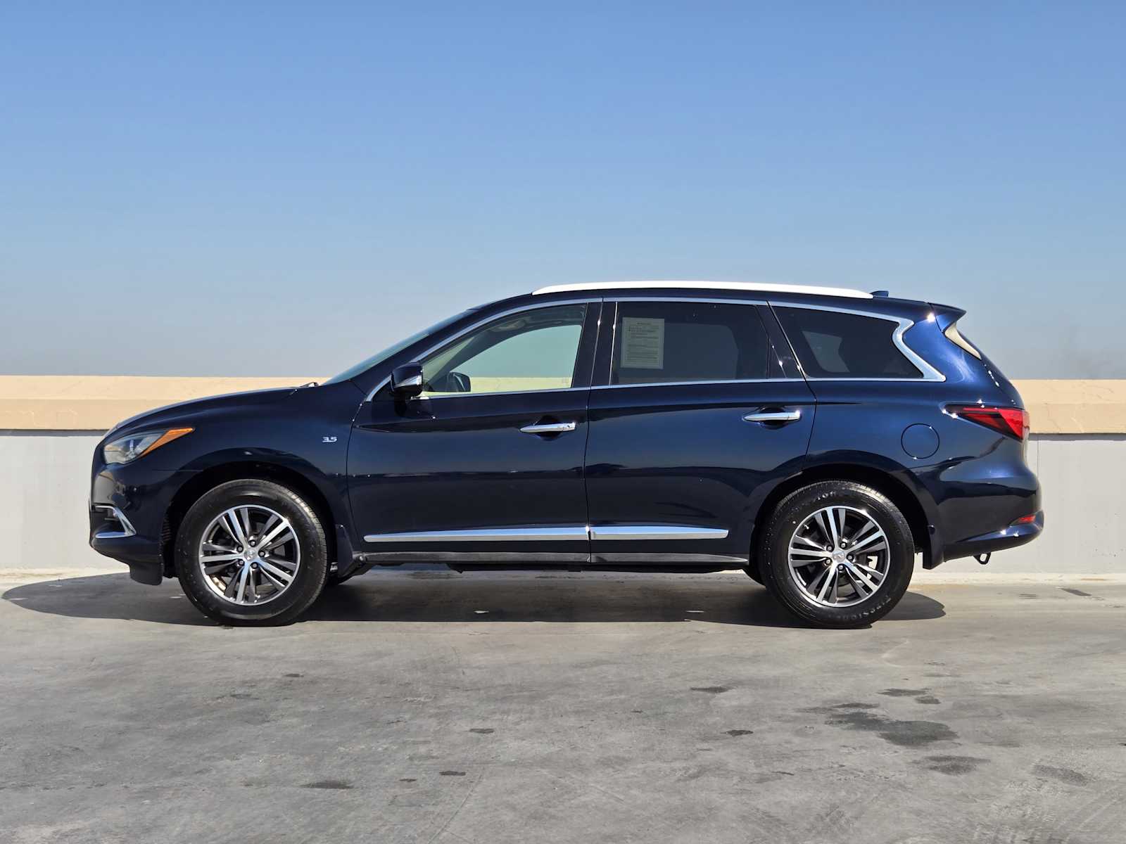 2017 Infiniti QX60 photo 2