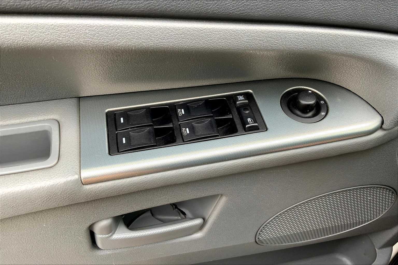 2006 Jeep Grand Cherokee Laredo photo 29