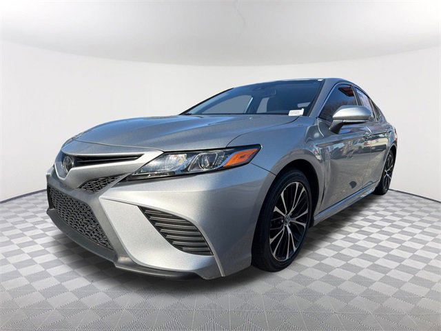 2020 Toyota Camry SE's photo