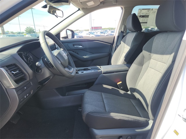 2026 Nissan Rogue SV photo 2